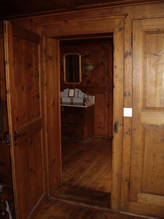 Heidi'S Guesthouse Frenieres Room photo